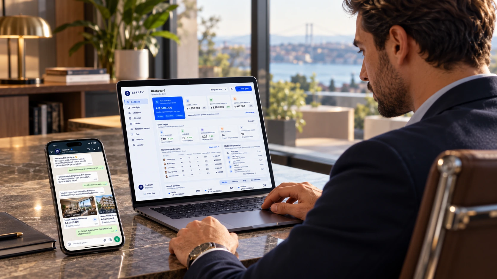Danışman Estafy emlak CRM ekranıyla çalışıyor